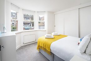 JOIVY 2-bed flat in West London
