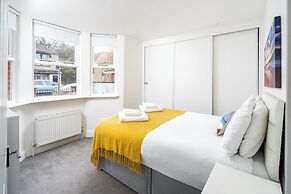 JOIVY 2-bed flat in West London