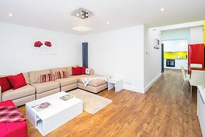 JOIVY 2-bed flat in West London