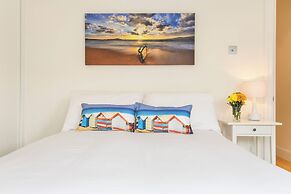 JOIVY 2-bed flat in West London