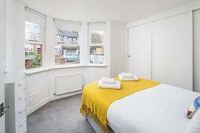 JOIVY 2-bed flat in West London