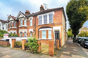 JOIVY 2-bed flat in West London