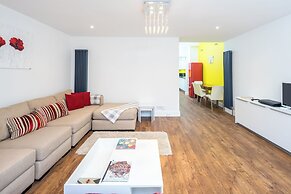 JOIVY 2-bed flat in West London