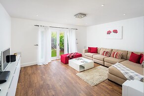 JOIVY 2-bed flat in West London