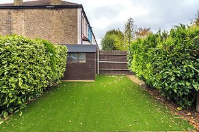 JOIVY 2-bed flat in West London