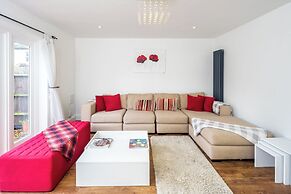 JOIVY 2-bed flat in West London