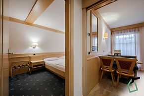 HOTIDAY Room Collection - Campitello