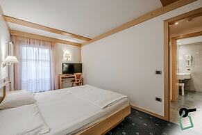 HOTIDAY Room Collection - Campitello