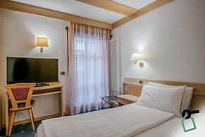 HOTIDAY Room Collection - Campitello