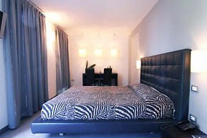 EX-L HOTEL