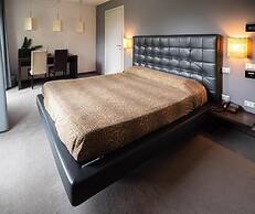 EX-L HOTEL