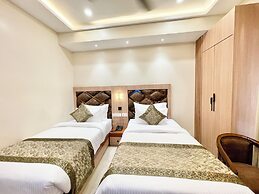 Hotel Mantavya - Varanasi near Temple