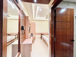 Hotel Mantavya - Varanasi near Temple