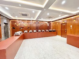 Hotel Mantavya - Varanasi near Temple