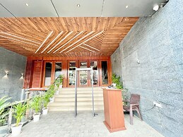 Hotel Mantavya - Varanasi near Temple