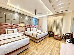 Hotel Mantavya - Varanasi near Temple