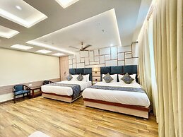 Hotel Mantavya - Varanasi near Temple