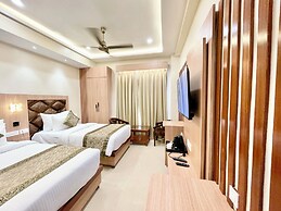 Hotel Mantavya - Varanasi near Temple