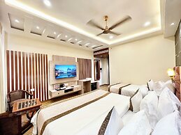 Hotel Mantavya - Varanasi near Temple