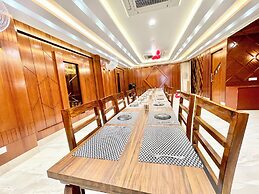 Hotel Mantavya - Varanasi near Temple