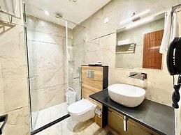 Hotel Mantavya - Varanasi near Temple