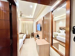 Hotel Mantavya - Varanasi near Temple