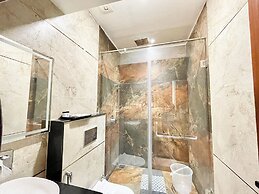 Hotel Mantavya - Varanasi near Temple