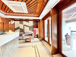 Hotel Mantavya - Varanasi near Temple