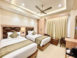 Hotel Mantavya - Varanasi near Temple