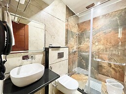 Hotel Mantavya - Varanasi near Temple