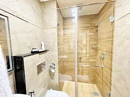 Hotel Mantavya - Varanasi near Temple