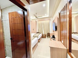 Hotel Mantavya - Varanasi near Temple