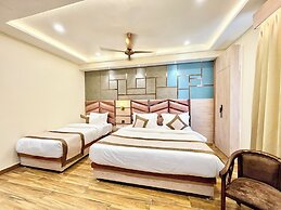 Hotel Mantavya - Varanasi near Temple