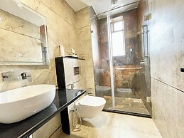 Hotel Mantavya - Varanasi near Temple