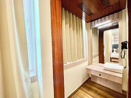 Hotel Mantavya - Varanasi near Temple