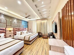 Hotel Mantavya - Varanasi near Temple