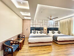 Hotel Mantavya - Varanasi near Temple