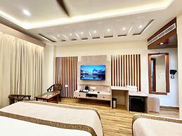 Hotel Mantavya - Varanasi near Temple