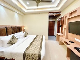 Hotel Mantavya - Varanasi near Temple