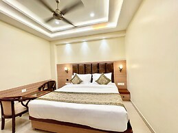 Hotel Mantavya - Varanasi near Temple