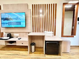 Hotel Mantavya - Varanasi near Temple