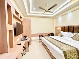 Hotel Mantavya - Varanasi near Temple