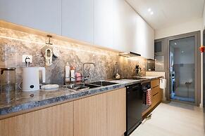 Empire City View Luxury Apartment