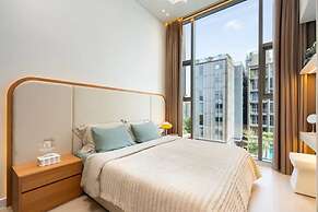 Empire City View Luxury Apartment