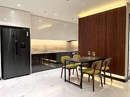 Empire City View Luxury Apartment