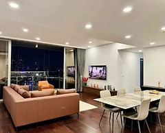 Empire City View Luxury Apartment