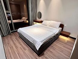 Empire City View Luxury Apartment