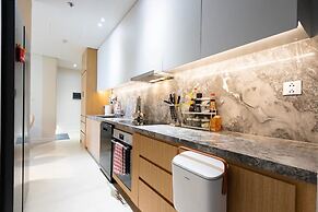 Empire City View Luxury Apartment