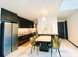 Empire City View Luxury Apartment