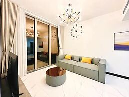 Empire City View Luxury Apartment